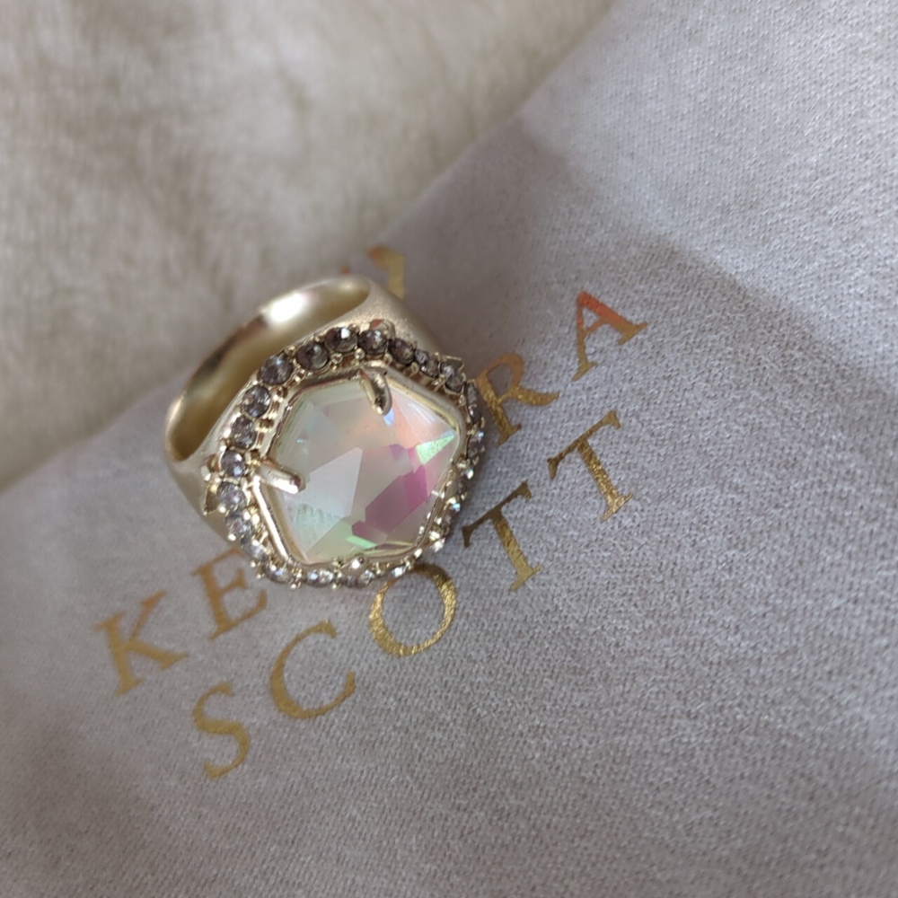 Kendra Scott Schuyler Gold Dichroic Glass Cocktail Ring size 6 - Picture 6 of 16